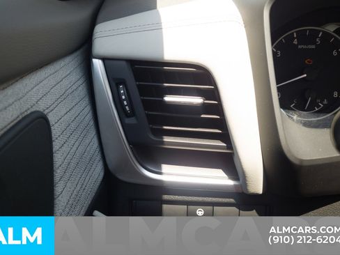 Used 2023 Nissan Rogue SV AWD/4WD image 33