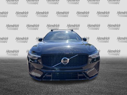 Used 2023 Volvo XC60 B5 Ultimate w/ Climate Package FWD image 3