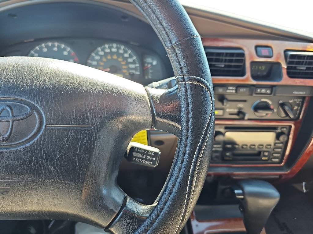 Used 2000 Toyota 4Runner SR5 RWD image 19