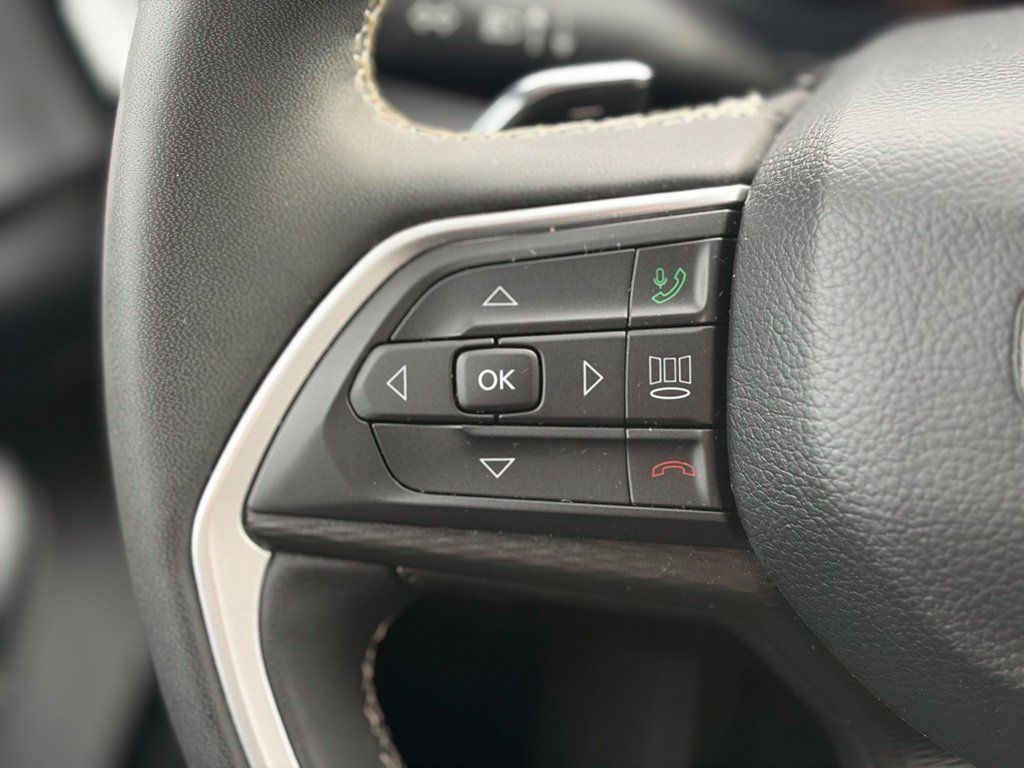 Used 2024 Jeep Grand Cherokee Laredo X AWD/4WD image 24