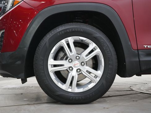 Used 2018 GMC Terrain SLE image 28