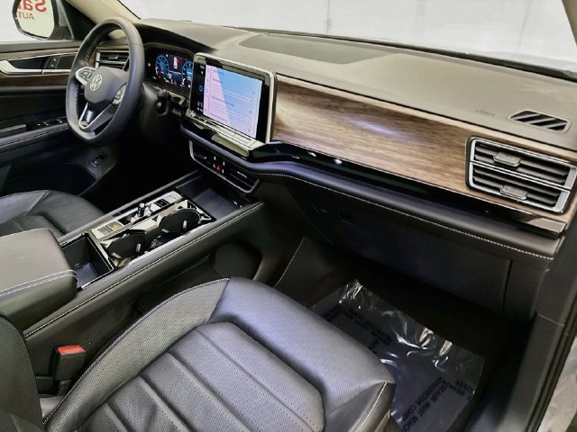 Used 2024 Volkswagen Atlas SEL AWD/4WD image 31