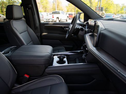 New 2026 Chevrolet Suburban Premier w/ Sun And Tow Package AWD/4WD image 18