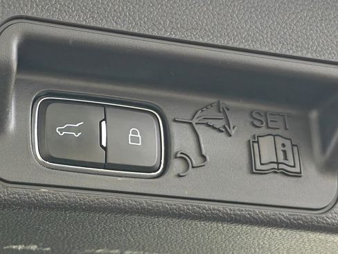 Used 2021 Ford Explorer XLT w/ Equipment Group 202A AWD/4WD image 34
