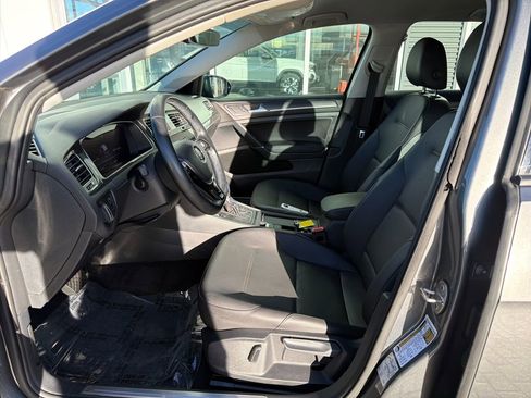 Used 2019 Volkswagen e-Golf SEL Premium image 11