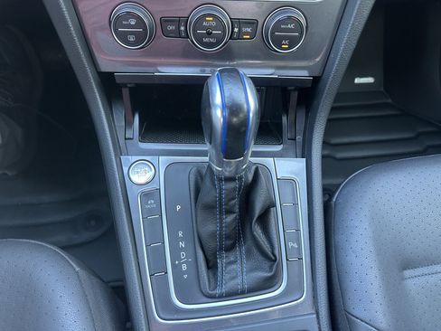 Used 2015 Volkswagen e-Golf SEL Premium image 17