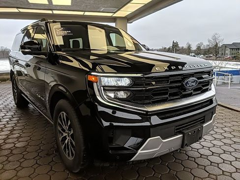 Certified 2025 Ford Expedition Max Platinum image 4