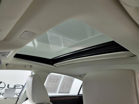 Used 2024 Lexus ES 300h w/ Luxury Package image 5