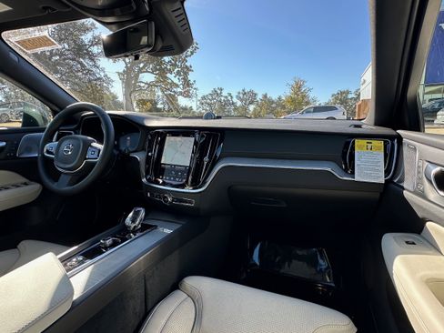 Used 2026 Volvo V60 B5 Cross Country Ultra w/ Protection Package Premier image 10