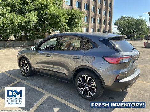 Used 2022 Ford Escape SE w/ SE Sport Appearance Package image 4