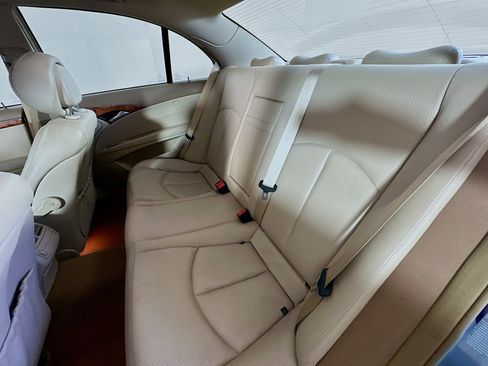 Used 2008 Mercedes-Benz E 350 4MATIC Sedan image 26