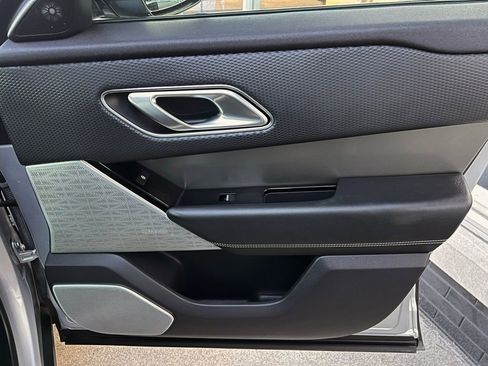 Used 2018 Land Rover Range Rover Velar S image 29