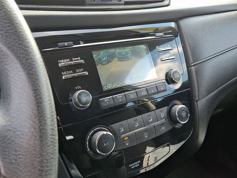 Used 2017 Nissan Rogue S image 24