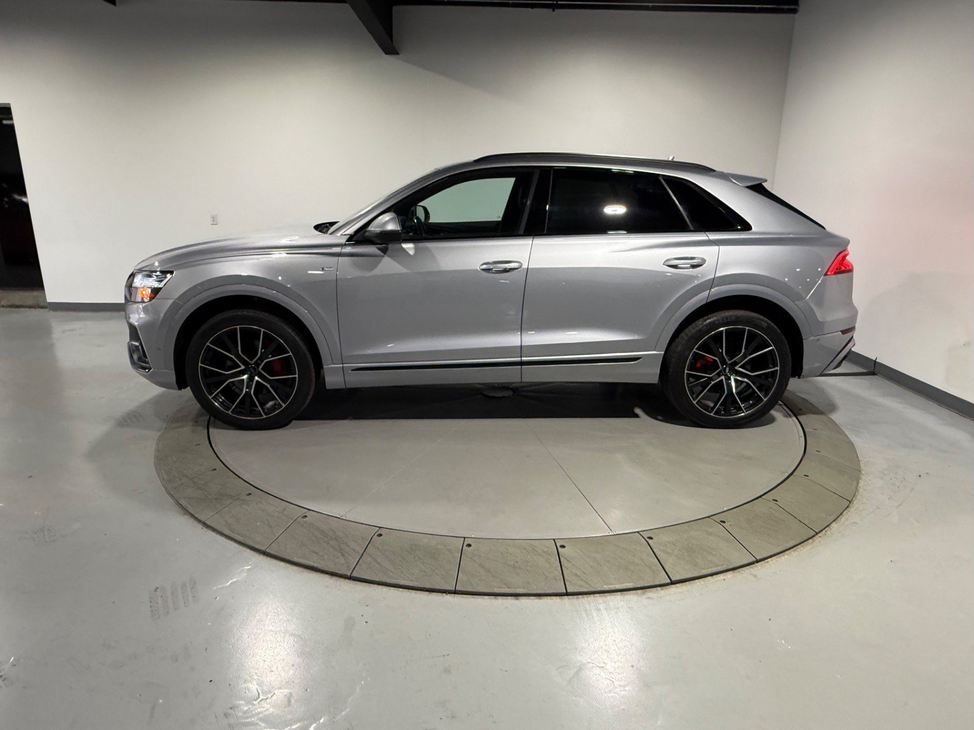 Used 2019 Audi Q8 Premium Plus w/ Premium Plus AWD/4WD image 11