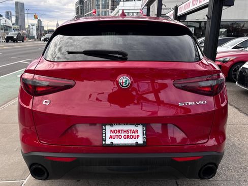 Used 2022 Alfa Romeo Stelvio Sprint image 5