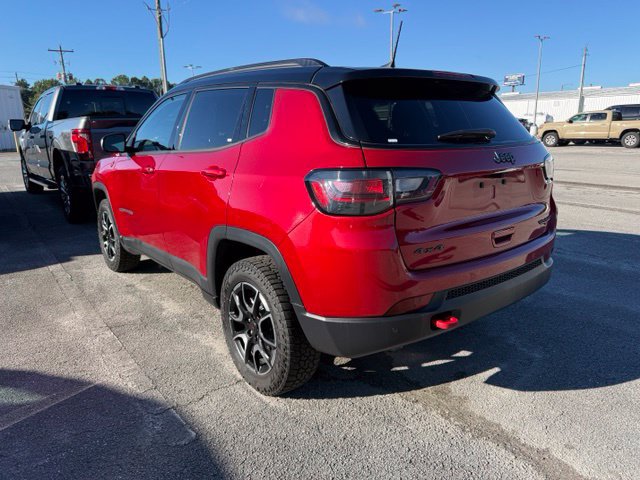 Used 2025 Jeep Compass Trailhawk w/ Trailhawk Elite Group AWD/4WD image 4