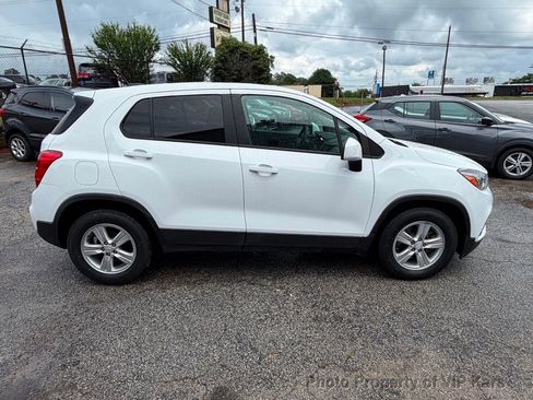 Used 2020 Chevrolet Trax LS w/ Tint and Cruise Package FWD image 4