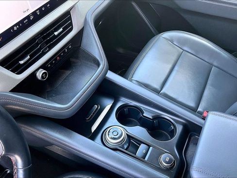 Used 2025 Ford Explorer Active w/ Active Comfort Package AWD/4WD image 11
