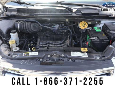Used 2016 Chrysler Town & Country Touring FWD image 26