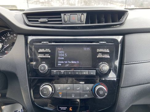 Used 2017 Nissan Rogue S image 14
