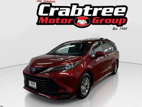 Certified 2025 Toyota Sienna LE w/ LE Plus Package AWD/4WD image 1