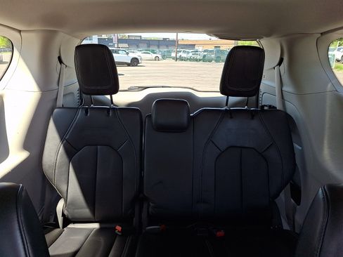 Used 2024 Chrysler Pacifica Touring-L FWD image 13