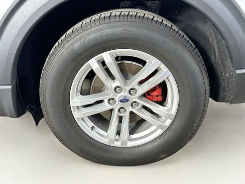 Certified 2023 Ford Explorer XLT w/ Equipment Group 202A RWD image 8