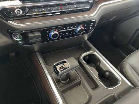 Certified 2024 GMC Sierra 1500 SLT image 17