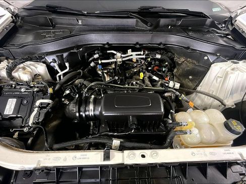 Used 2023 Ford Explorer XLT w/ Equipment Group 202A RWD image 9