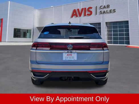 Used 2025 Volkswagen Atlas Cross Sport SE FWD image 7