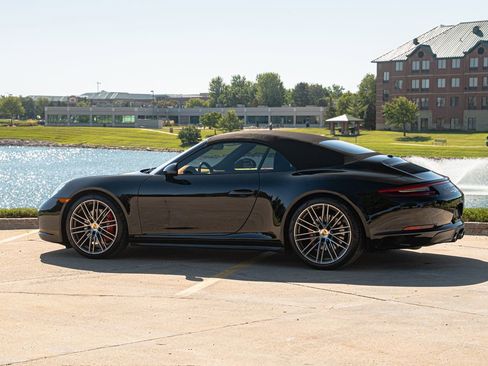 Used 2018 Porsche 911 Carrera 4S image 3