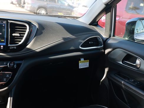 New 2026 Chrysler Pacifica Limited image 26