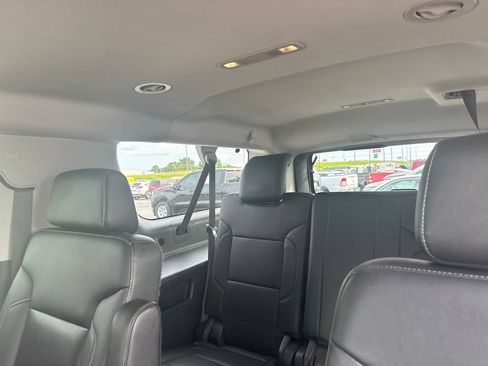 Used 2020 Chevrolet Suburban LT w/ Luxury Package RWD image 10