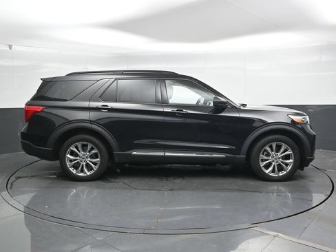 Used 2020 Ford Explorer XLT w/ Equipment Group 202A AWD/4WD image 3