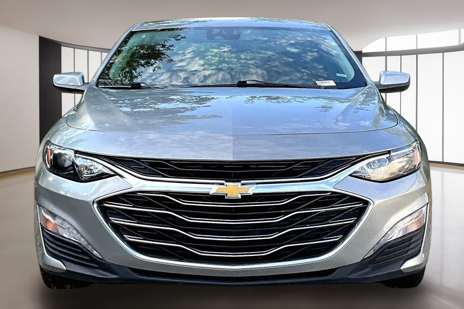 Used 2025 Chevrolet Malibu LT FWD image 2