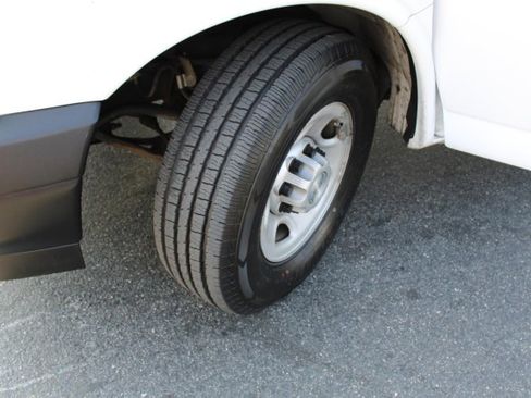 Used 2017 Chevrolet Express 2500 image 15