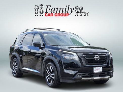Used 2024 Nissan Pathfinder Platinum AWD/4WD image 2