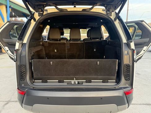 Used 2019 Land Rover Discovery SE image 19