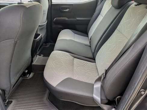 Used 2022 Toyota Tacoma TRD Off-Road image 15