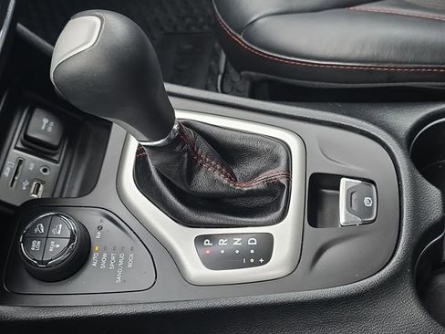 Used 2016 Jeep Cherokee Trailhawk image 20