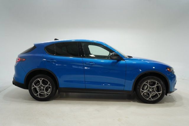New 2025 Alfa Romeo Stelvio Sprint AWD/4WD image 8