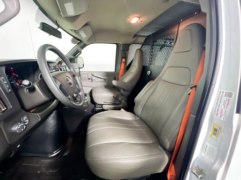 Used 2020 GMC Savana 3500 RWD image 14