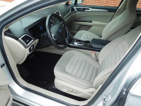 Used 2018 Ford Fusion SE FWD image 10