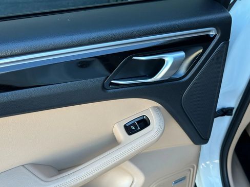 Used 2019 Porsche Macan image 18