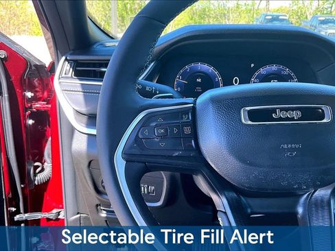Used 2025 Jeep Grand Cherokee L Laredo AWD/4WD image 15