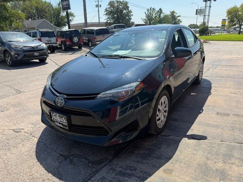Used 2018 Toyota Corolla LE w/ Carpet Mat Package (TMS) FWD image 4