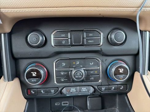 Used 2021 Chevrolet Tahoe Premier w/ Premium Package image 27