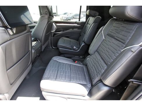 New 2026 Cadillac Escalade ESV Platinum Sport w/ LPO, ONYX Package AWD/4WD image 7