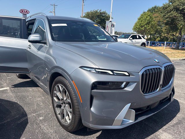 Used 2024 BMW X7 xDrive40i w/ Premium Package AWD/4WD image 16