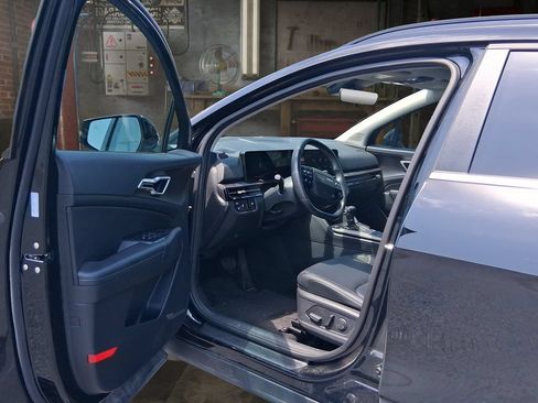 Used 2026 Kia Sportage EX w/ EX Panorama Roof Package FWD image 13